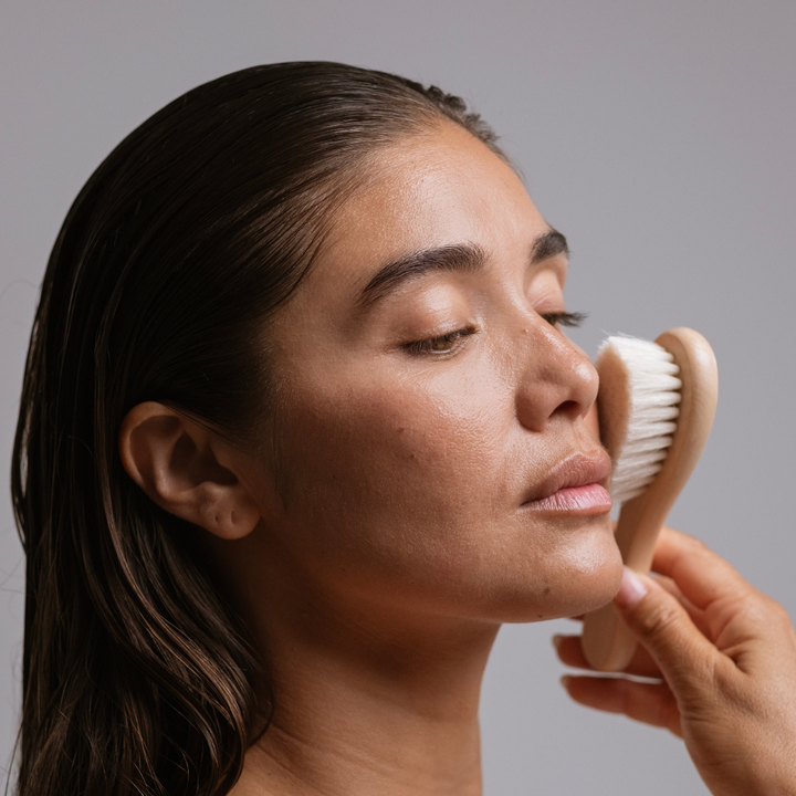 Brosse Face Glow' : L’outil visage ultime pour une peau éclatante-Roll On Jade