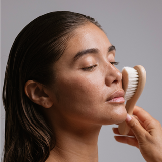 homepage-banner-mobile-face-brush-Roll On Jade