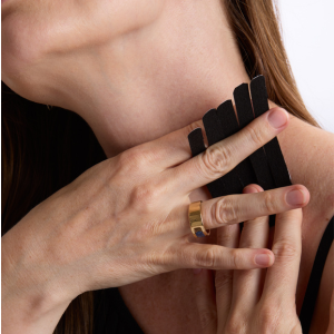 routine-face-taping-Roll On Jade