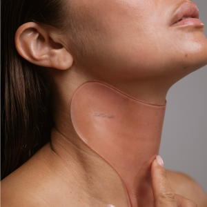 routine-silicone-patch-hydraliss-neck_2-Roll On Jade